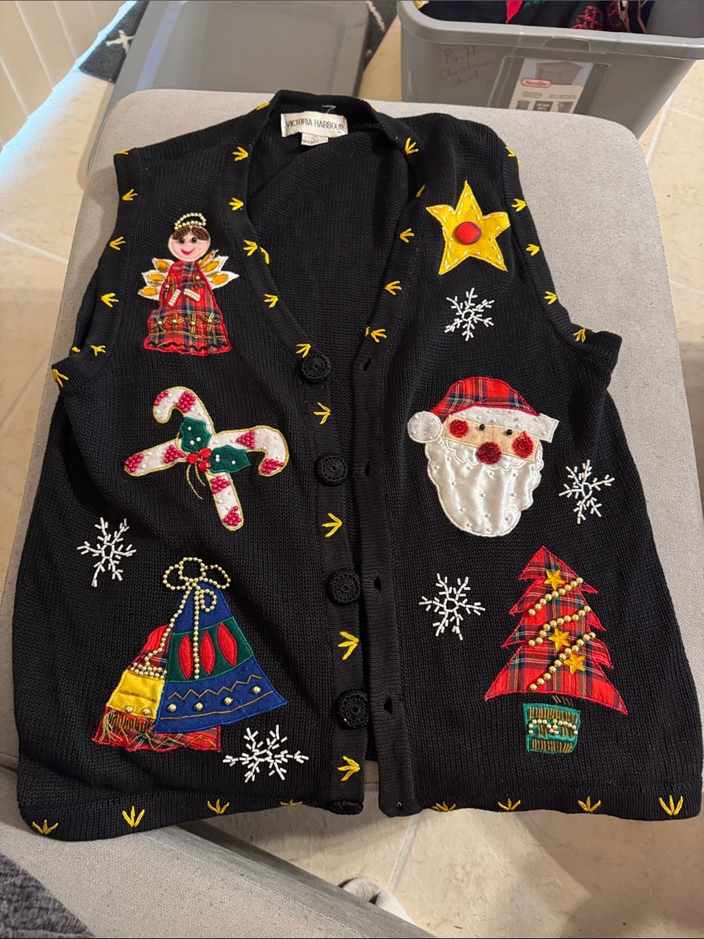 Vintage Black Holiday Embroidered Christmas Vest for Women - Festive Appliqué